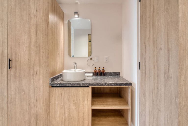Bathroom 5, Myla Chapultepec, Mexico City