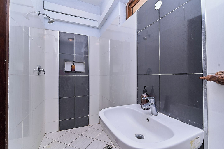 Bathroom 4, Diani Beachfront Paradise, Msambweni