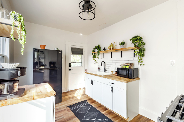 Private kitchen 3, Jungle House Historic Lofts – German Village, Franklin