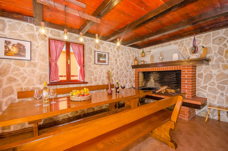 Food & Drinks 5, House Leonardo, Galovac