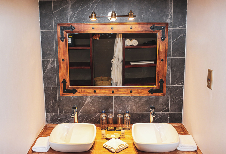 Bathroom 4, Mara Elatia Camp, Kilgoris