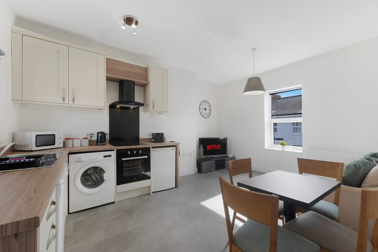 Room 1, 1 Bedroom With Sofa Bed Near Train Station, Darlington