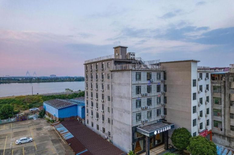 Exterior & Views