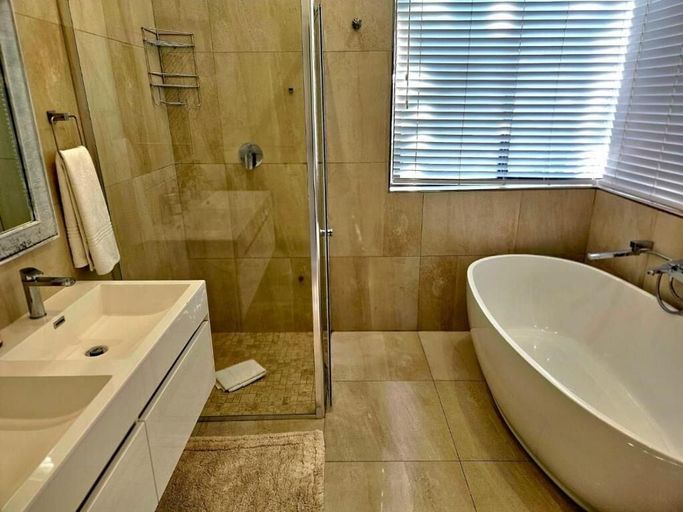 Bathroom 4, 9 on Winkle Boutique Guesthouse, City of Cape Town