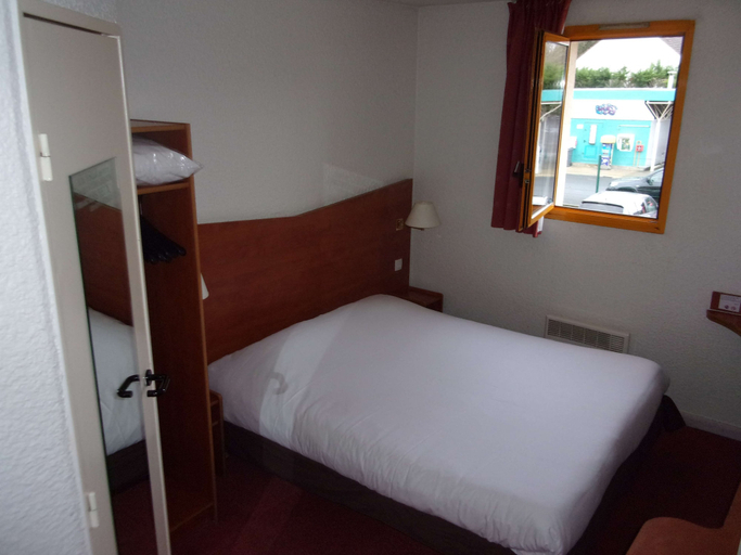 Bedroom 3, Kyriad Chantilly, Oise