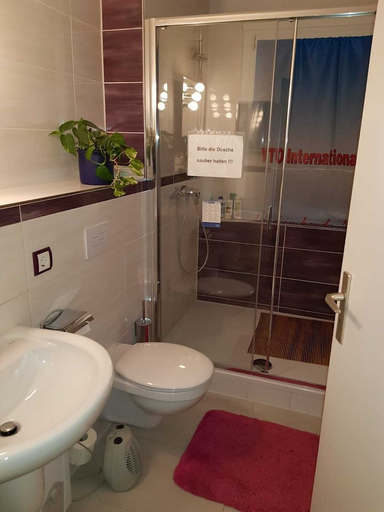 Bathroom 4, TWS Pension an der B1                                                                           , Magdeburg