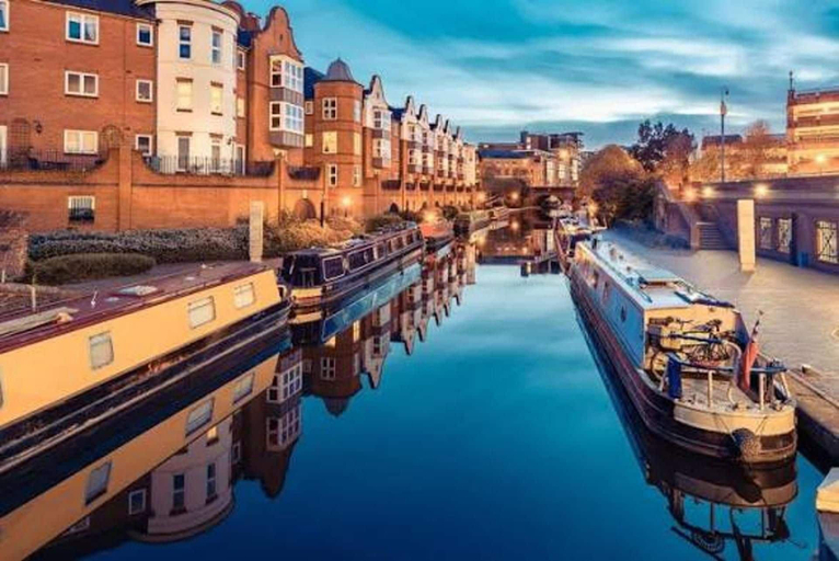 Marina, Sleeps 5 Guest, Private Parking at City Centre, Birmingham