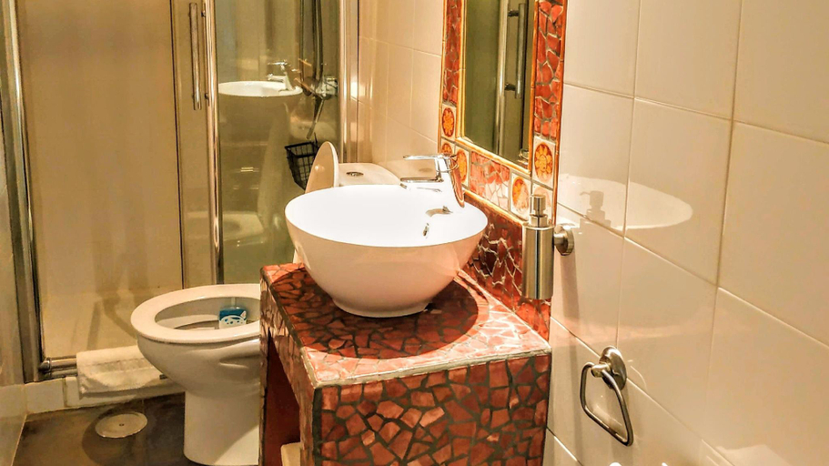Bathroom 4, Hostal Artistic B&B, Madrid