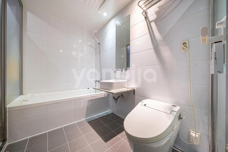 Bathroom 5, Lavilla Hotel, Eun-pyeong