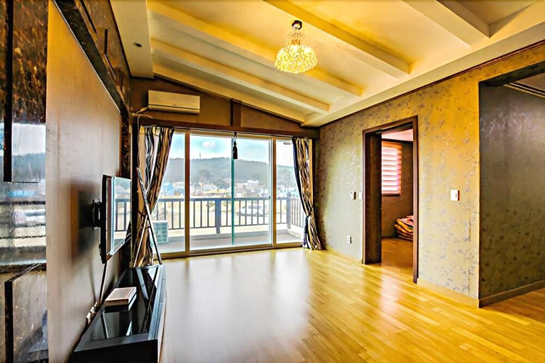 Others 5, Sokcho Sujabyeol Pension, Goseong