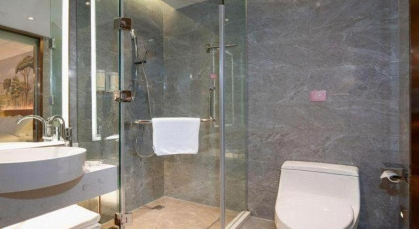 Bathroom 3, Vienna Hotel Jinan Beiyuan Street Red Star Macalline, Jinan