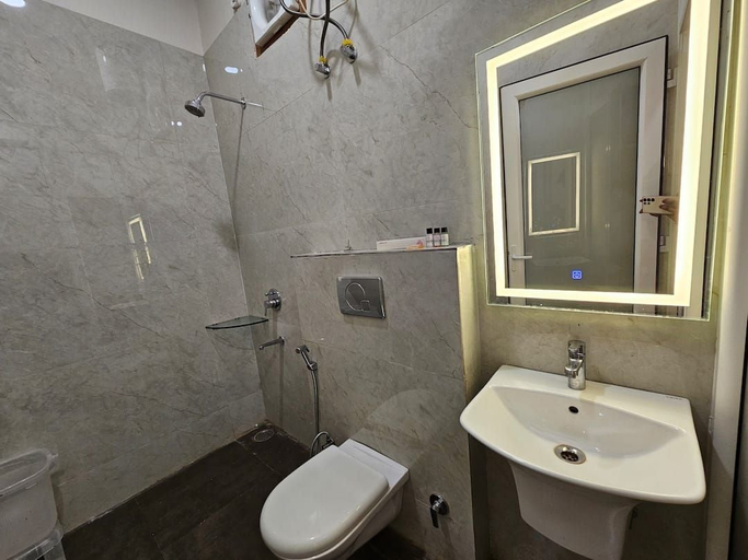 Bathroom 4, Devki Grand Hotel, Gwalior