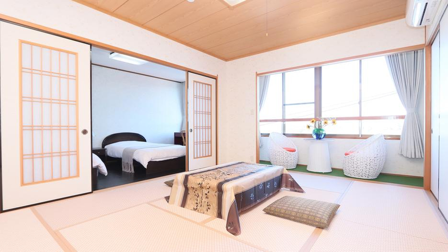 Bedroom 2, Ichiraku Onsen Hotel, Shima