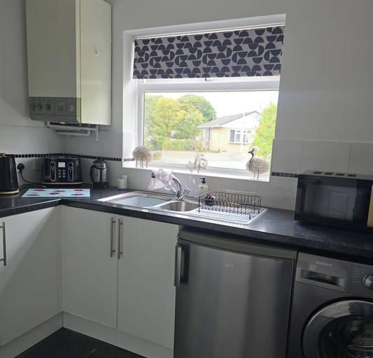 Private kitchen 2, Welcoming Wrexham/chester Retreat for Work or Getting Away, Wrexham