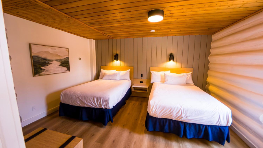 Bedroom 4, Overlander Mountain Lodge, Division No. 14