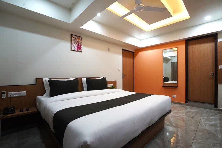 Room 3, hotel orange tree, Ahmadabad