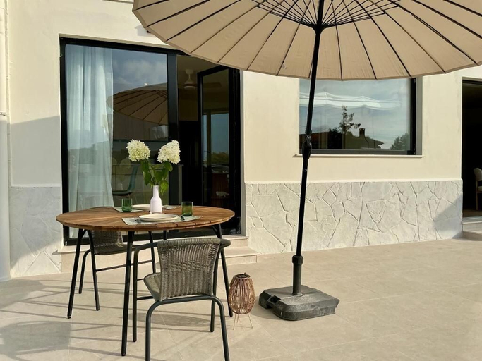 Outdoor dining 2, quinta del mar suites - costa quebrada, Cantabria