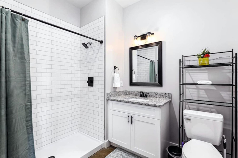 Room 4, Condo Minutes to Downtown - pet Friendly w Parking, Davidson