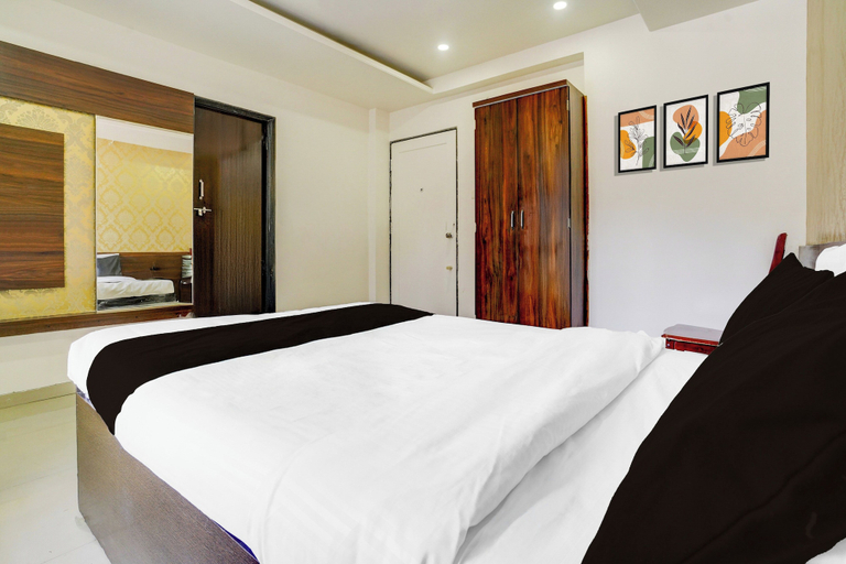 Room 5, Townhouse Godavari Riverbank, Nashik