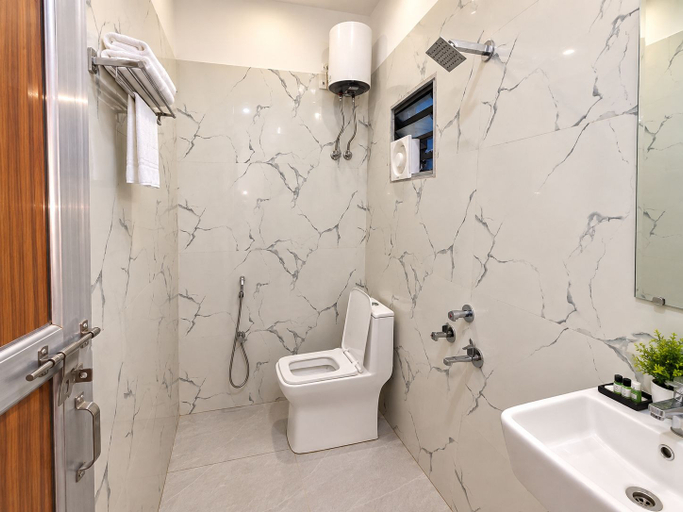 Bathroom 5, Shree Radhe Shyam Palace, Sikar