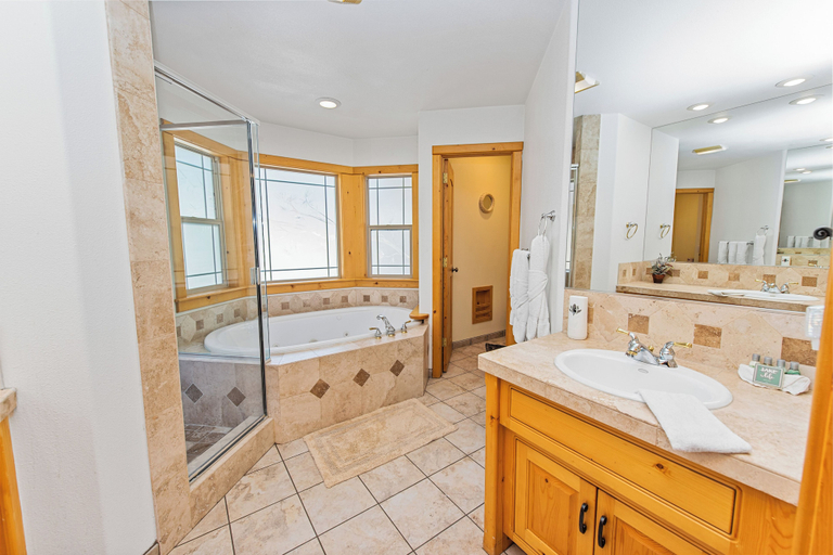 Bathroom 3, Kubo Del Sol, San Bernardino