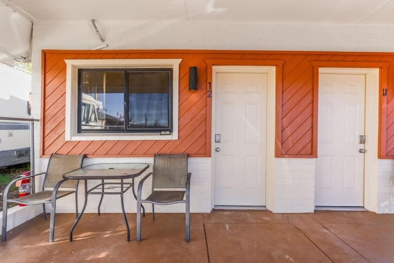 Outdoor dining 4, 12 Highlander, Coconino