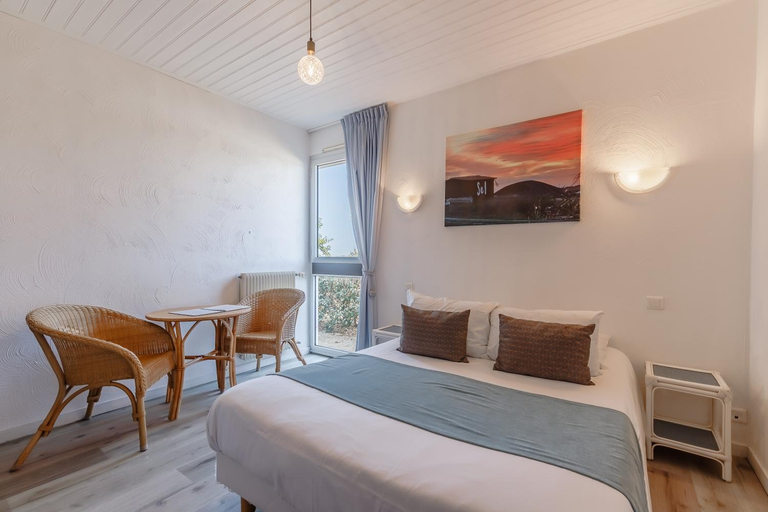 Bedroom 2, Hotel Les Esseppes, Vendée