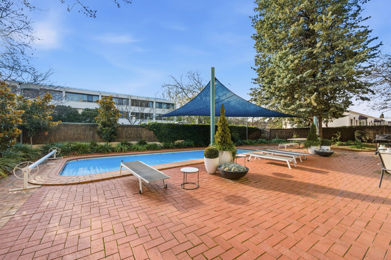 Pool, Stylish 2-bed Apartment in Kingston, Canberra