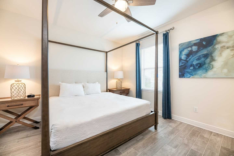 Room 4, Encore 8BR Home, Pool & Spa, 10 Min to Disney, Osceola