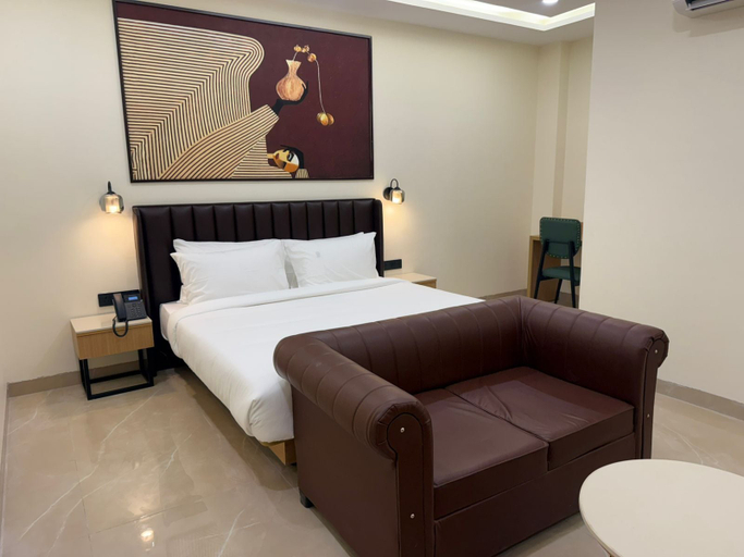 Room 4, Saltstayz Premier Noida Sector 135, Gautam Buddha Nagar