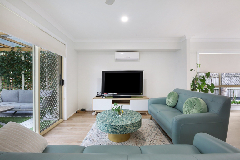Living room 5, Spacious 3-bed Townhouse Near Broadwater, Gold Coast