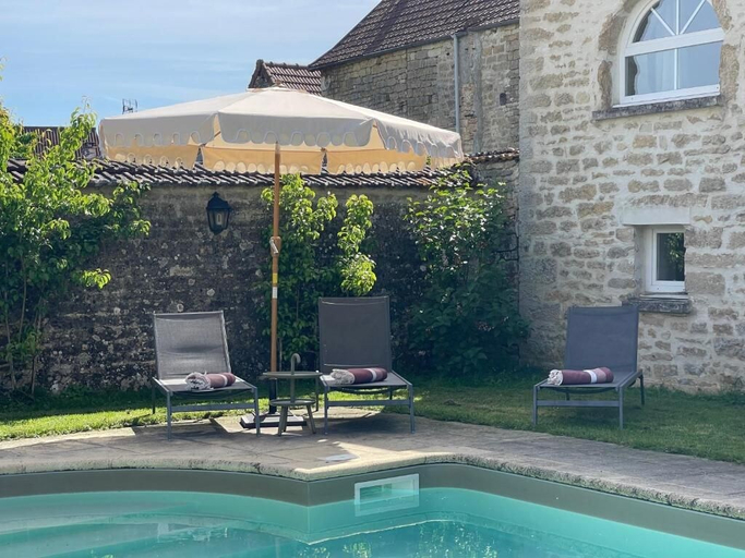Pool 4, Maison Templiere, Yonne