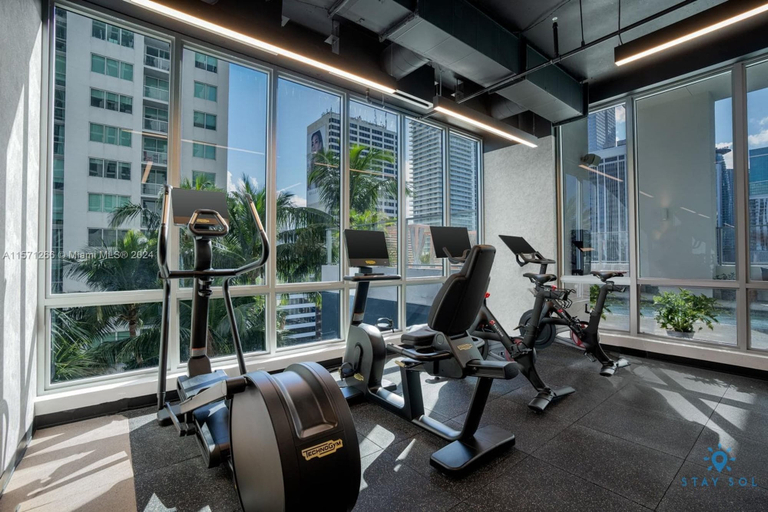 Room 5, Beautiful 2BR Apartment With gym and Pool, Miami-Dade