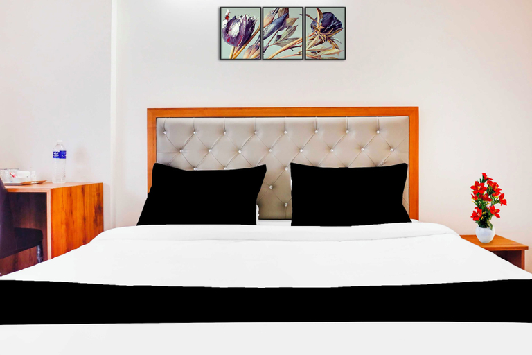 Room 2, Townhouse Oak Pune Sant Nagar, Pune