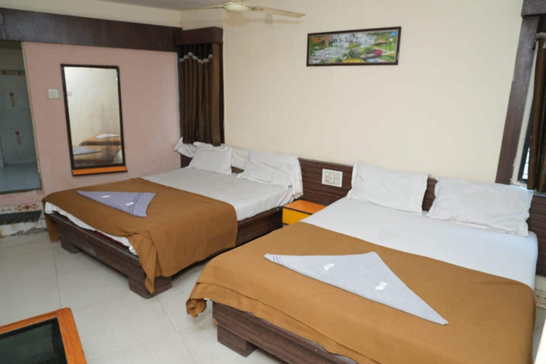 Room 3, HOTEL SAFARI, Ahmadabad