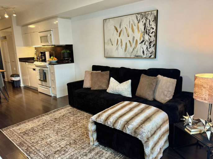 Living area 2, The Hazelton Horizon Downtown, Toronto