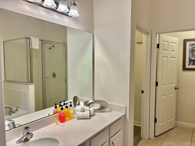 Bathroom 5, 5BR Watersong Home Near Disney With Pool, Polk