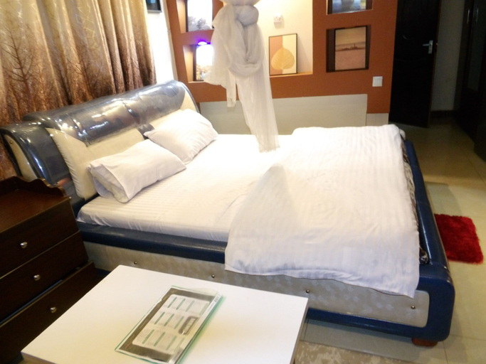 Room 5, Warmers Hotel, Busiiro