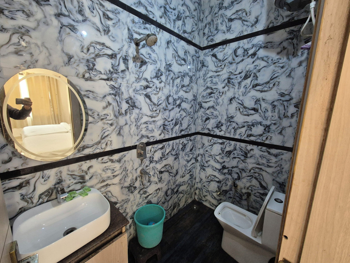 Bathroom 5, OnlyStay BD Dham, Mathura