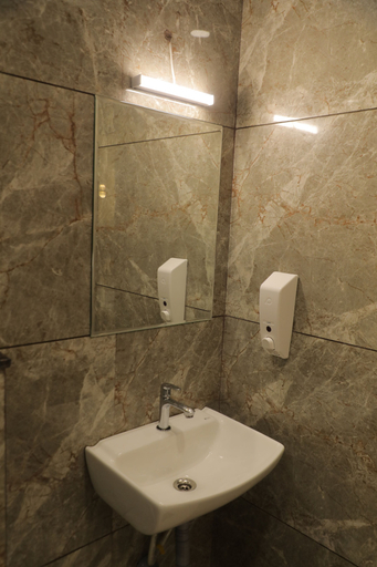 Bathroom 3, Hotel Lakshmi Tara, Ujjain
