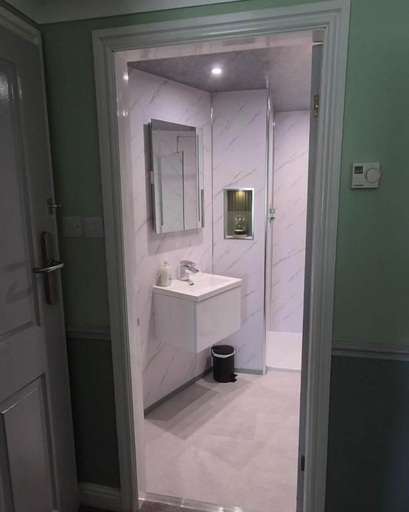 Bathroom 3, Moorside Hotel and Cafe, North Yorkshire