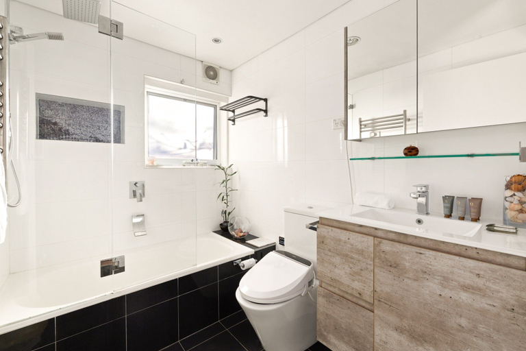 Bathroom, Peaceful Hideaway 2-bed Apartment Mosman, Sydney