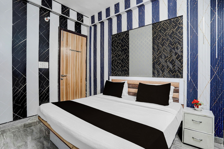 Room 5, Hotel O Sector 121 Gaur City Mall Noida, Gautam Buddha Nagar