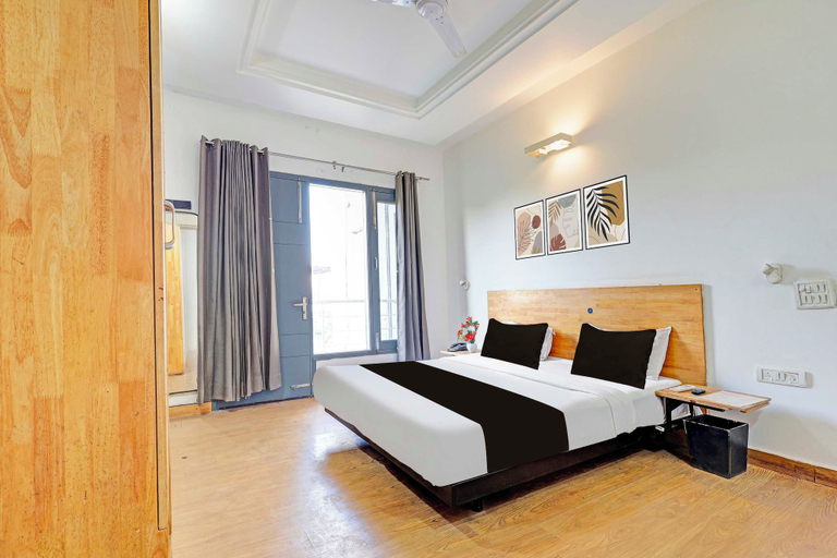Room 3, Townhouse Oak Omaxe City Centre Gurgaon, Gurgaon