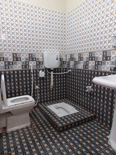 Bathroom 2, Rose Palace Guest House, Karachi