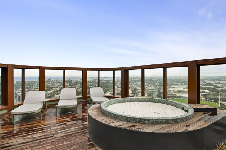 Balcony 2, Skyline 1-bed Apartment Near Melbourne CBD, Melbourne