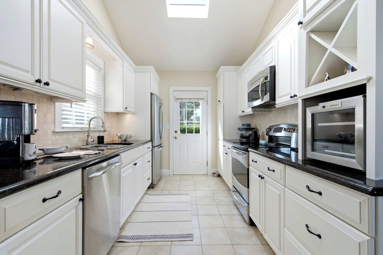 Private kitchen 4, Moody Surfer - Coastal Retreat, York