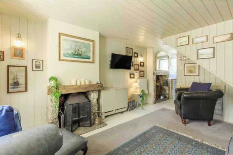 Living area 3, Cottage Sleeps 6 With Sea View and Patio, Dorset