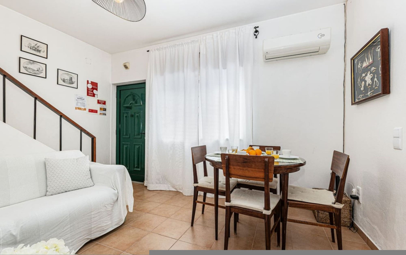 Room 3, Casa Gaivota Traditional Home in Central Lagos, Lagos
