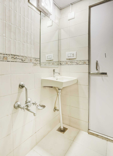 Bathroom 5, Clubhouse Hotel by CheckIn Greater Noida, Gautam Buddha Nagar